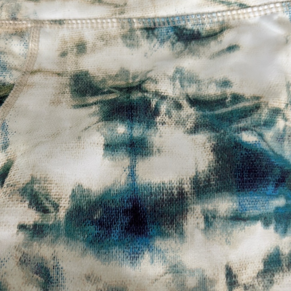 APANA cropped legging with Unique Color Pattern - Picture 4 of 5